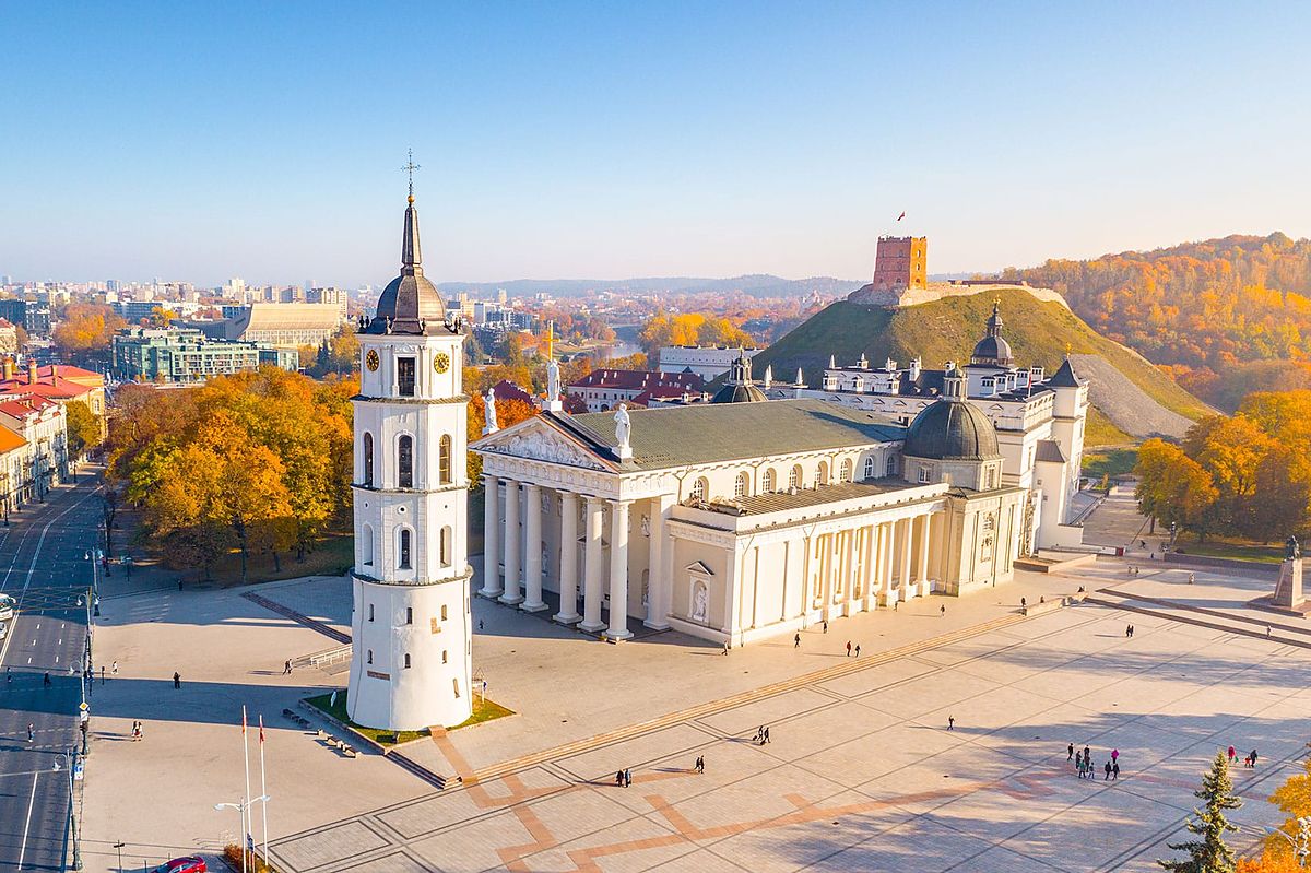 Vilniaus Katedros aikštė, nekilnojamojo turto sandoriai Vilniuje